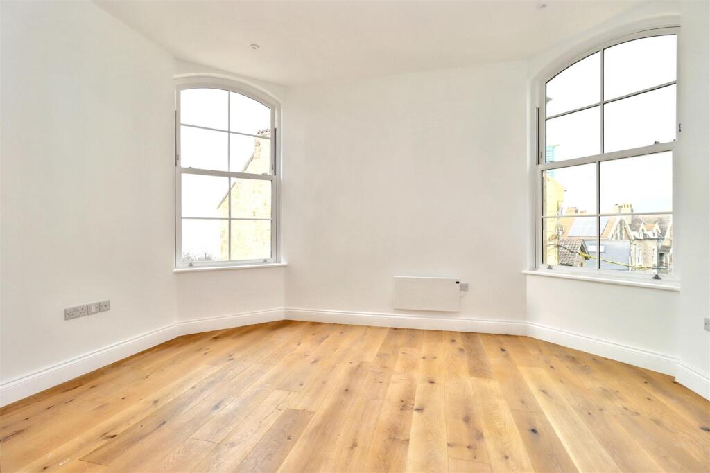 Additional property image - Modern luxury in a prestigious coastal location