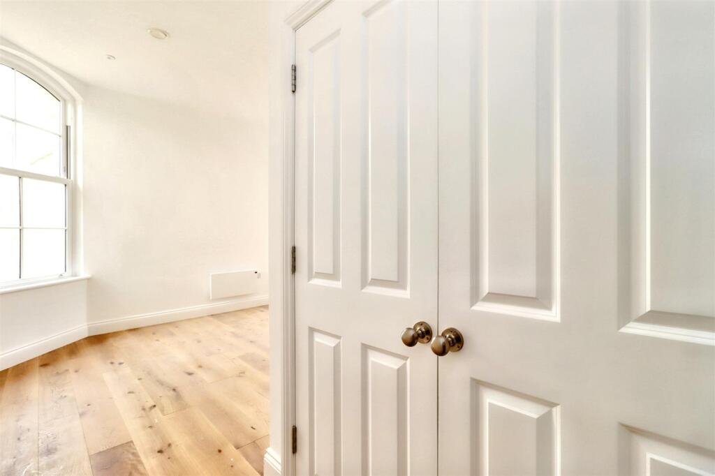 Additional property image - Modern luxury in a prestigious coastal location