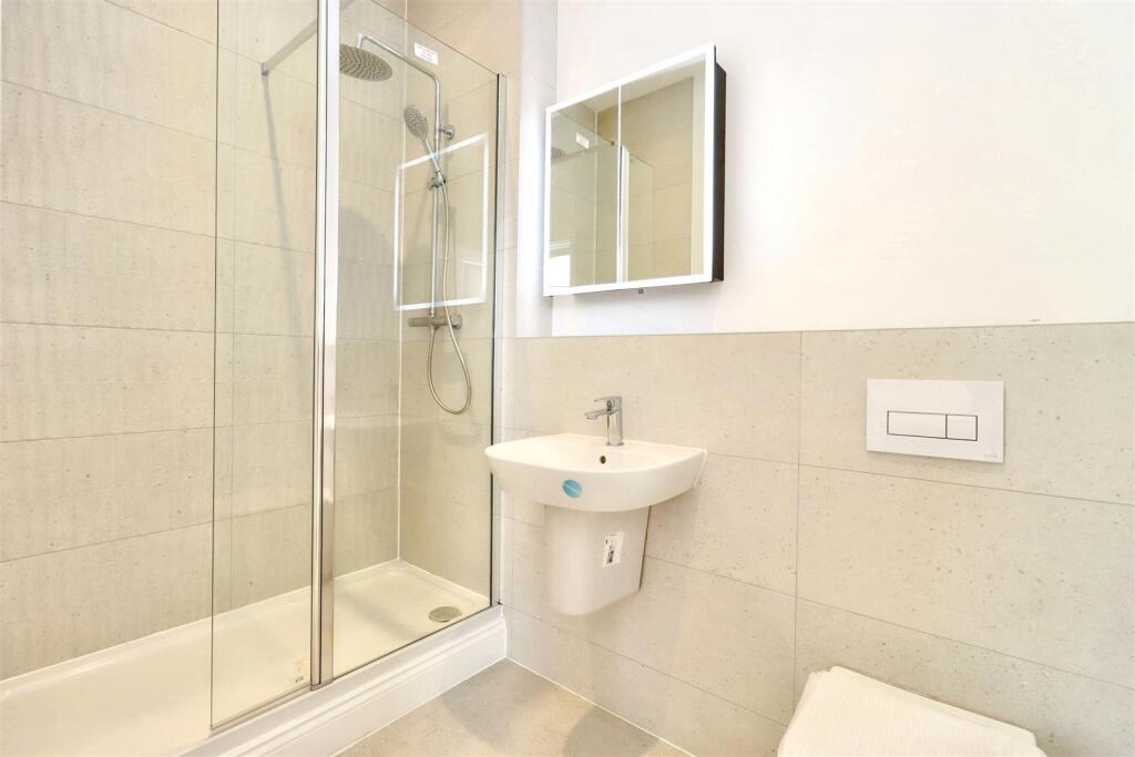 Additional property image - Modern luxury in a prestigious coastal location