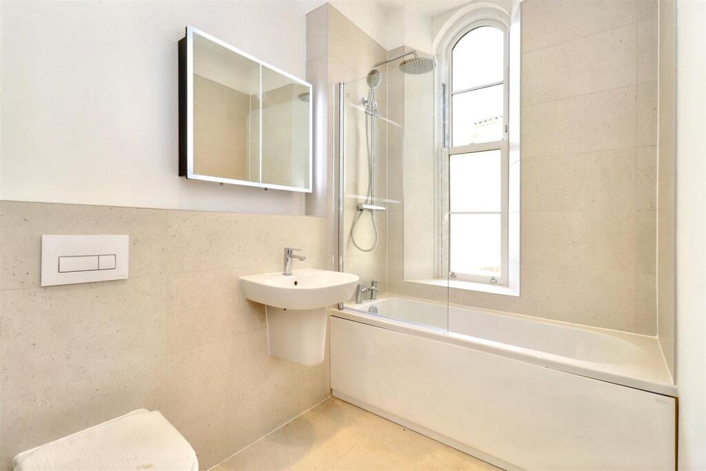 Additional property image - Modern luxury in a prestigious coastal location