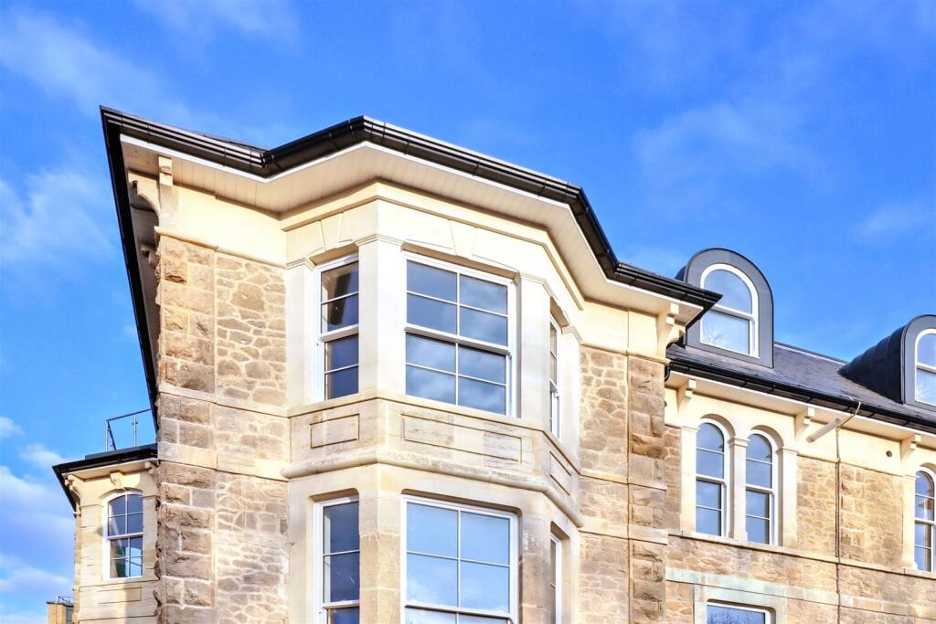 Additional property image - Modern luxury in a prestigious coastal location
