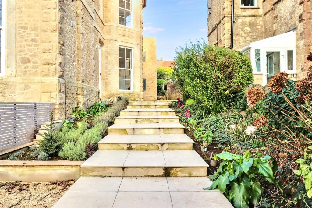 Additional property image - Modern luxury in a prestigious coastal location