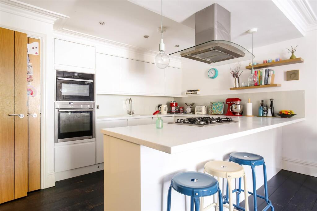 Additional property image - Overlooking the wonderful Hill Road, Clevedon