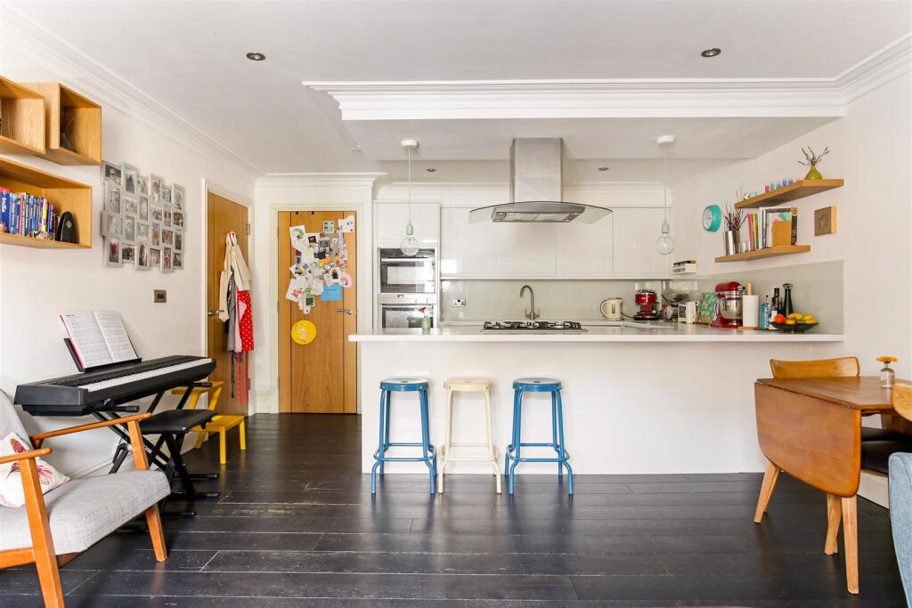 Additional property image - Overlooking the wonderful Hill Road, Clevedon