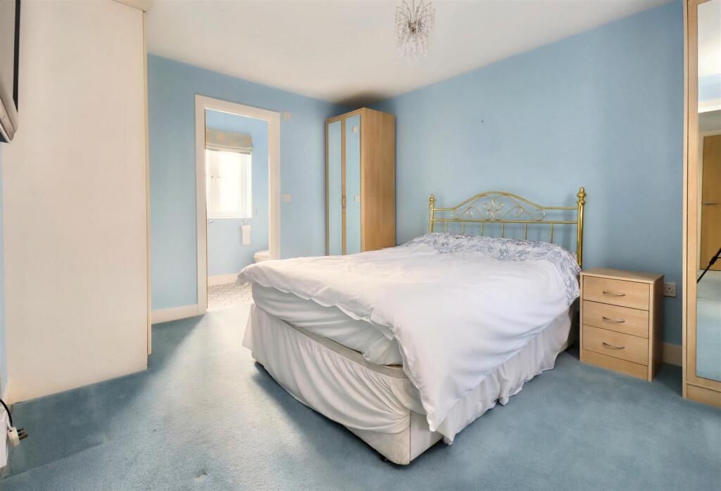 Additional property image - Close to Clevedon Town Centre