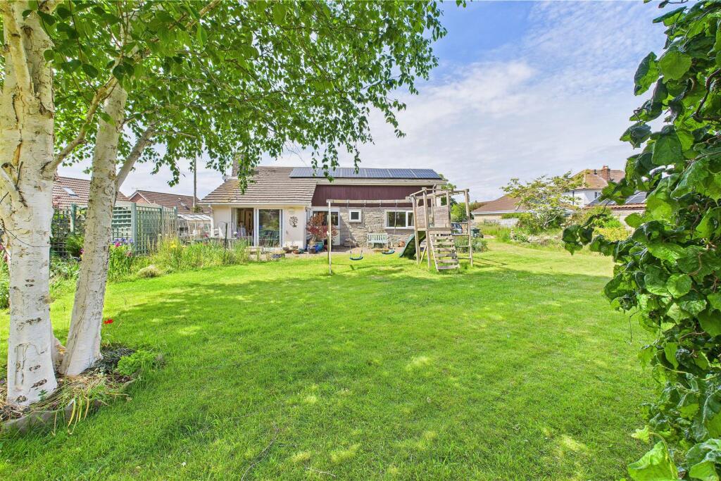 Main image of property: Popular setting in Nailsea's West End