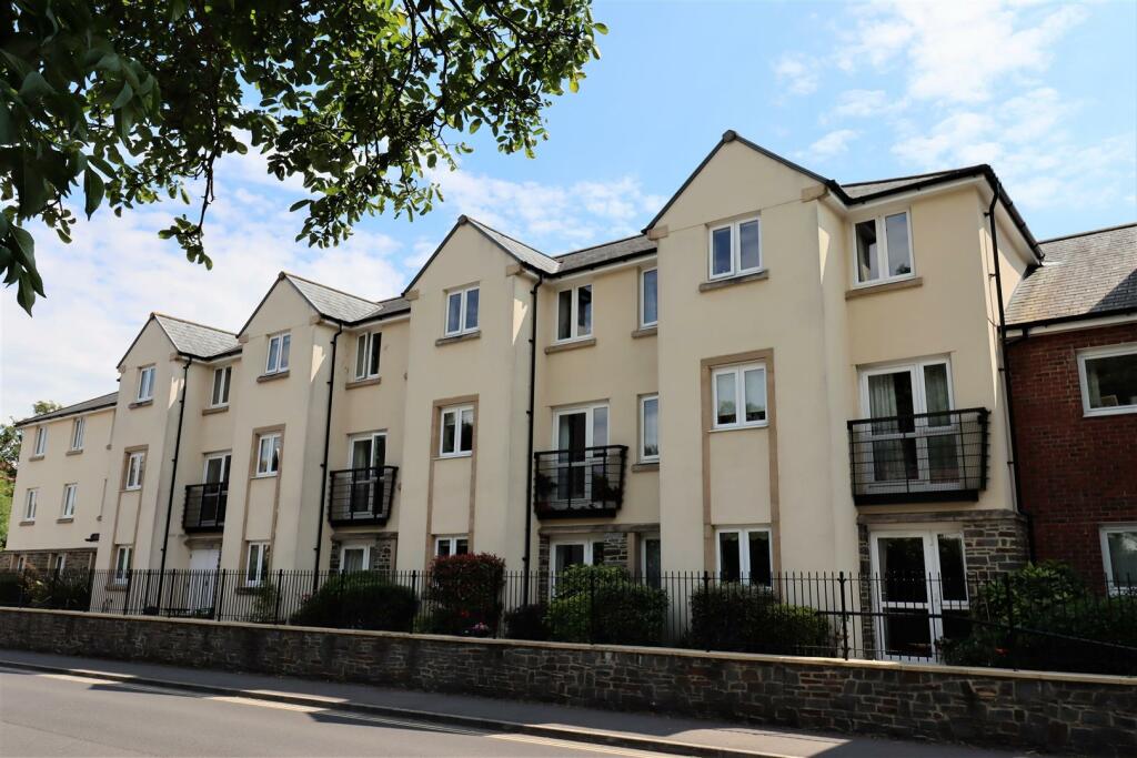 Additional property image - Within an easy walk to Clevedon Town Centre