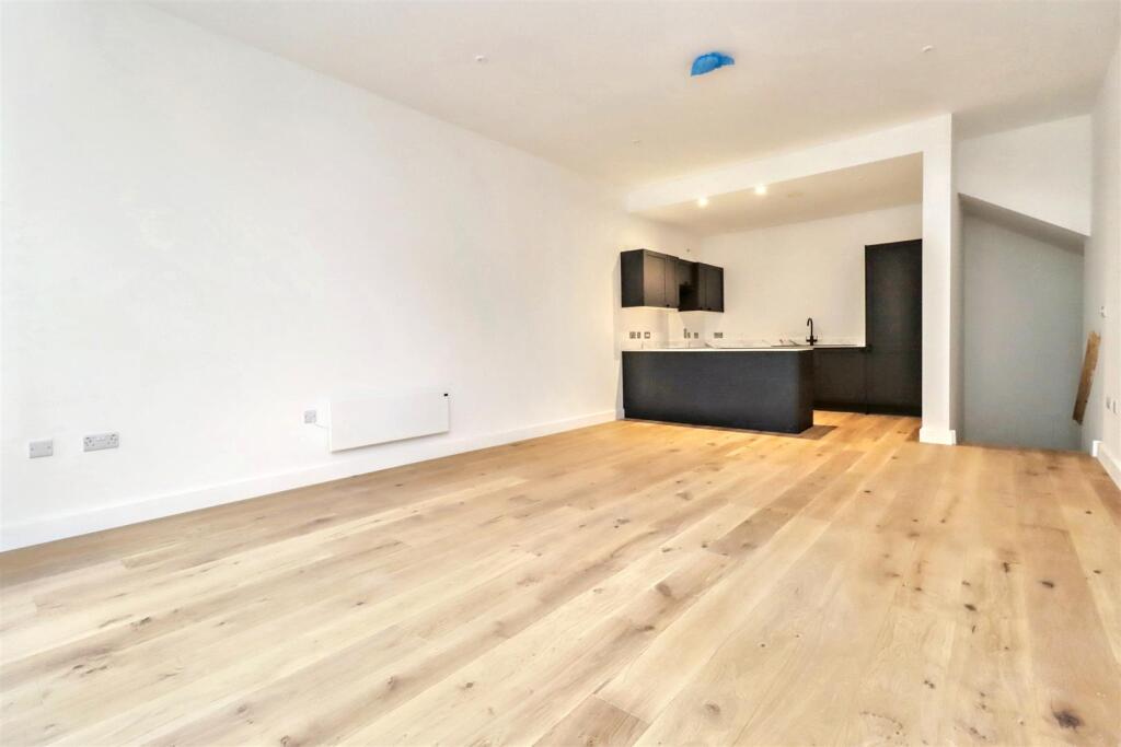 Additional property image - Modern luxury in a prestigious coastal location