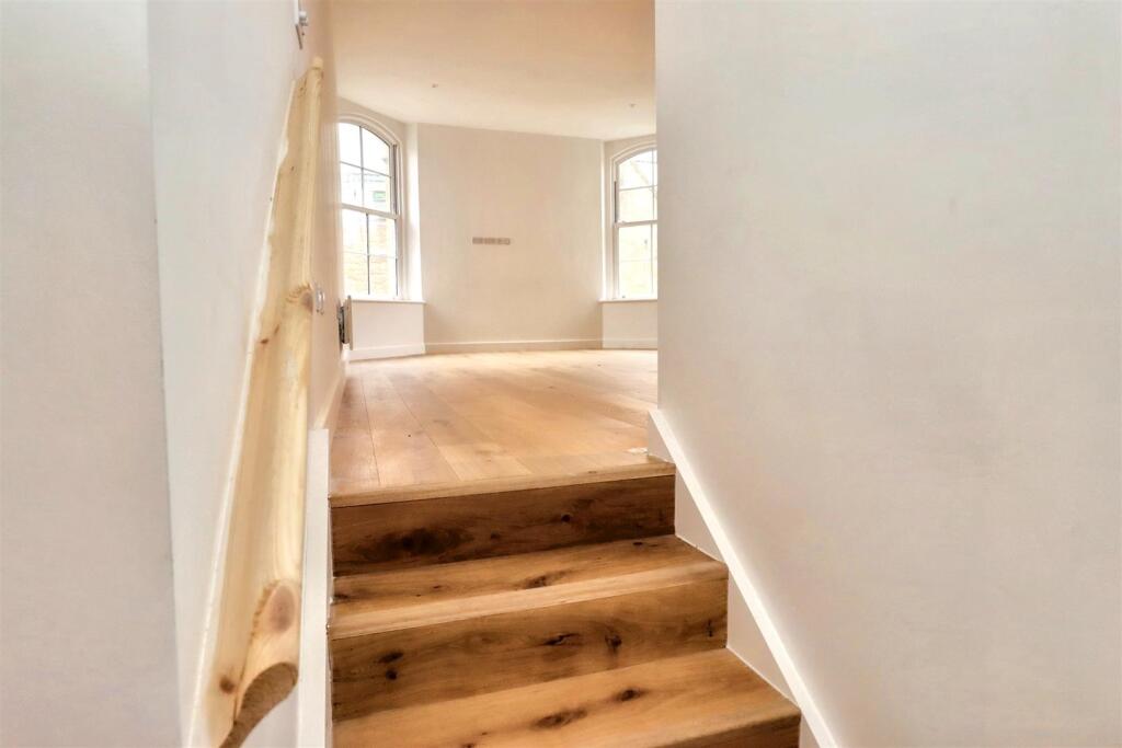 Additional property image - Modern luxury in a prestigious coastal location