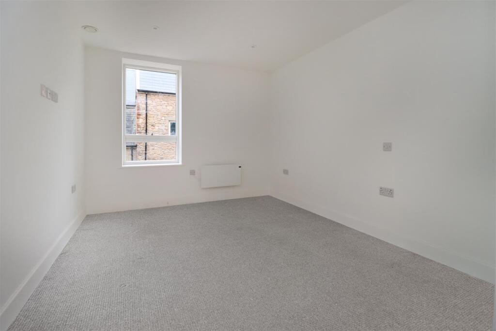 Additional property image - Modern luxury in a prestigious coastal location