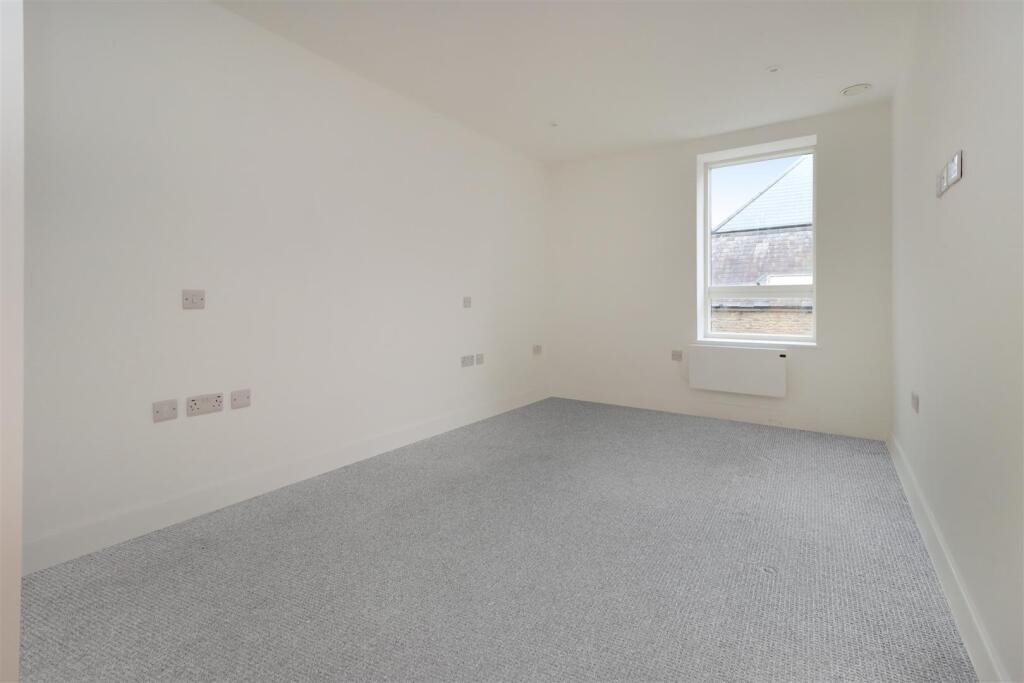 Additional property image - Modern luxury in a prestigious coastal location