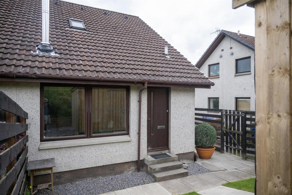 Main image of property: 27 Muirtown Terrace, Inverness, IV3 8SA
