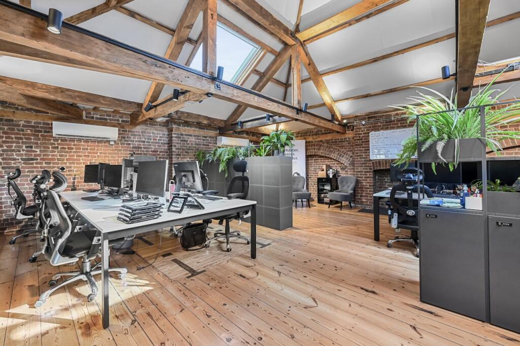 Main image of property: 81A Endell Street, London, WC2H 9DX