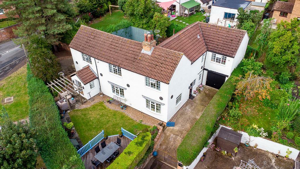 5 bedroom detached house for sale in Main Road, Gedling, Nottingham, NG4
