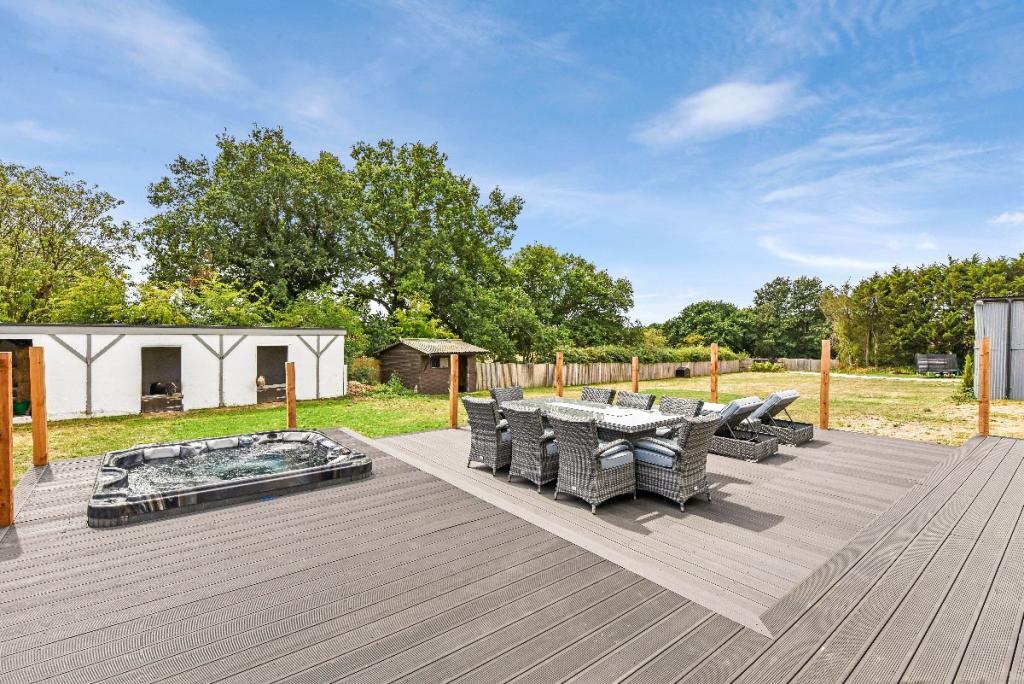 3 bedroom detached house for sale in The Orchard, Scant Road East