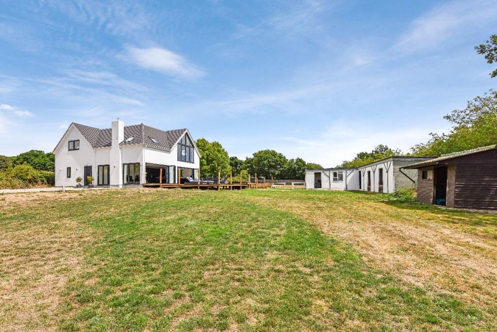3 bedroom detached house for sale in The Orchard, Scant Road East, Hambrook, Chichester, PO18