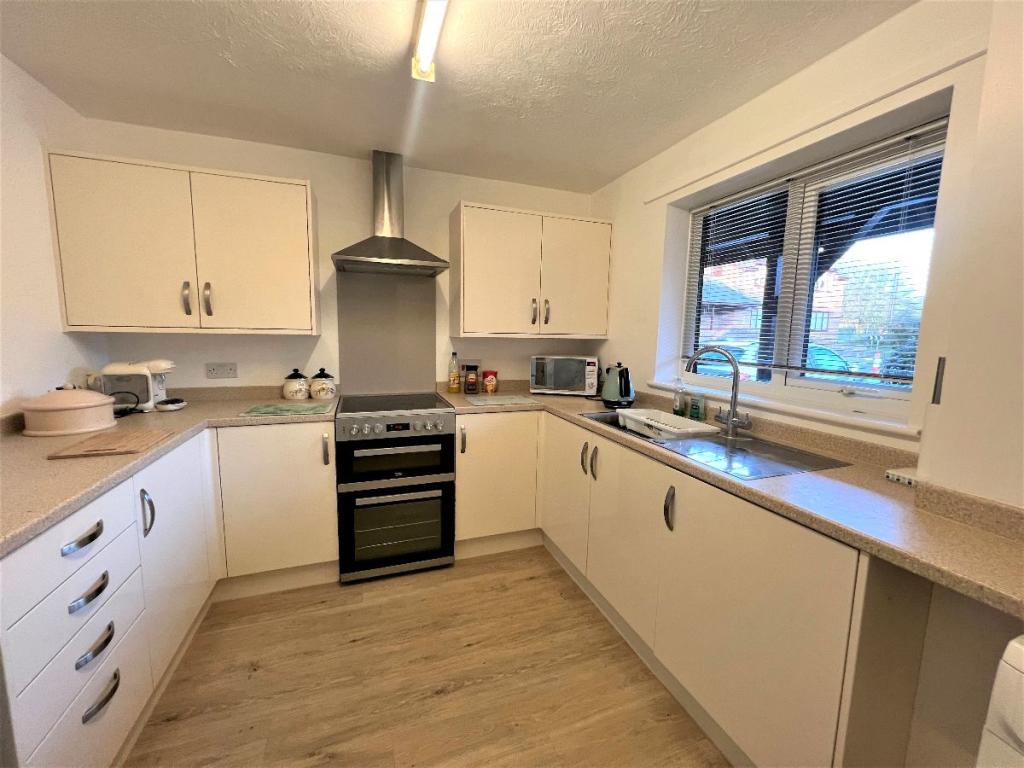 2 bedroom cottage for sale in Swallow Court, East Meon Road, Clanfield