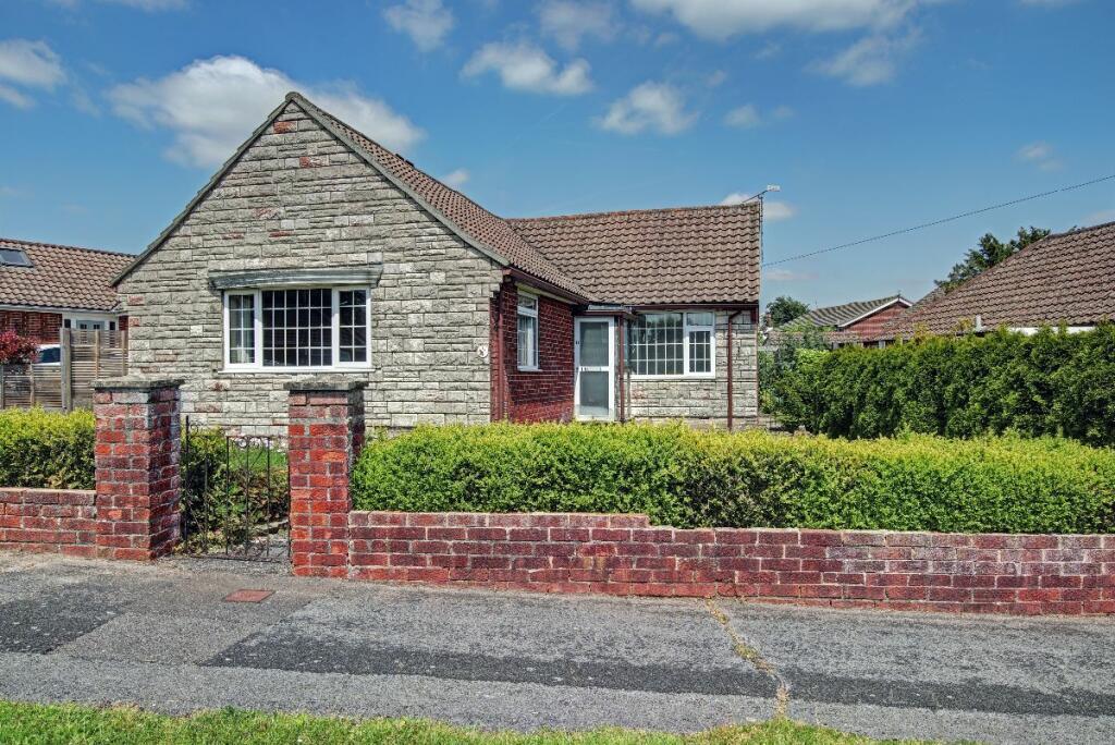 3 bedroom detached bungalow for sale in Aldridge Close, Clanfield