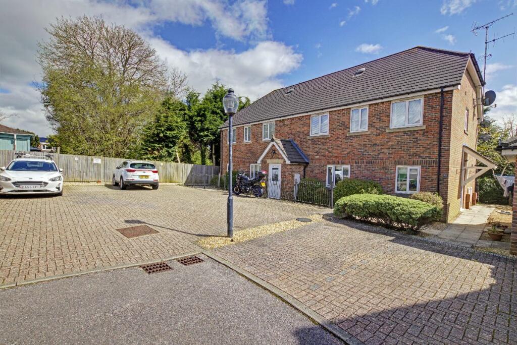 2 bedroom apartment for sale in Redwing Road, Clanfield, Waterlooville, PO8