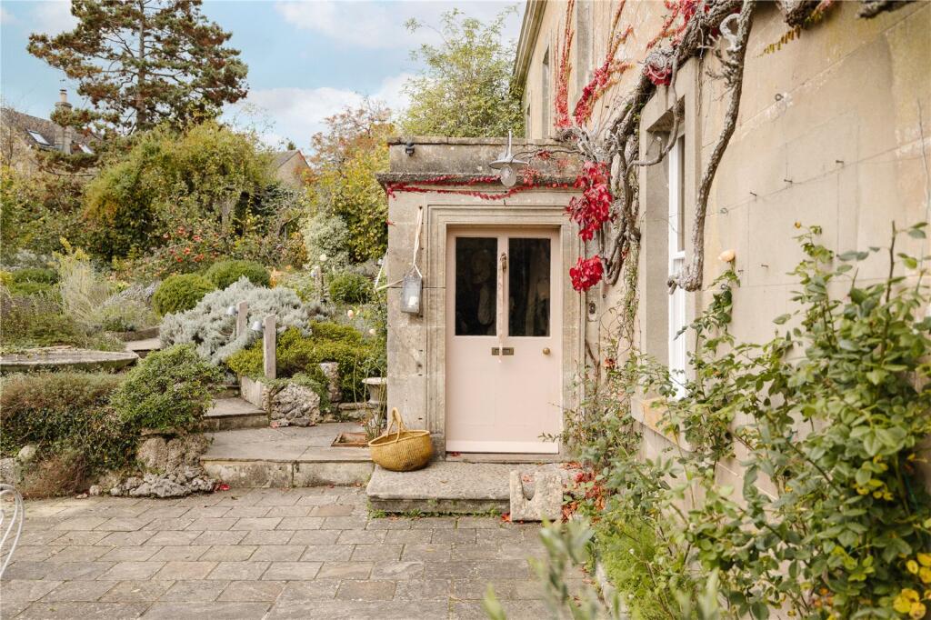 Main image of property: Commercial Road, Chalford Hill, Stroud, Gloucestershire, GL6