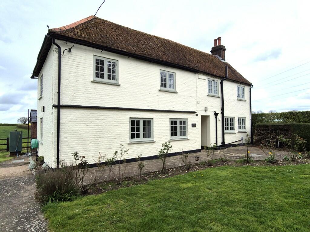 3 bedroom detached house for rent in Punch Bowl Lane, St. Albans, Hertfordshire, AL3
