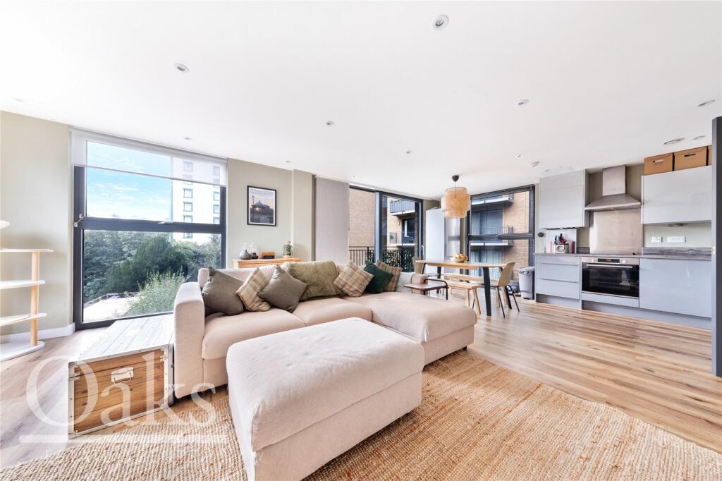 2 bedroom apartment for sale in Admiral Court, The Waldrons, CR0