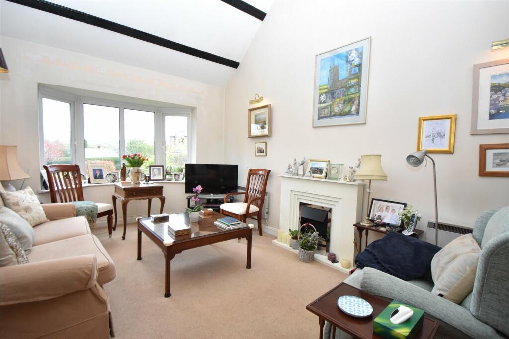 2 bedroom terraced bungalow for sale in St. Nicholas Yard, Fyfield