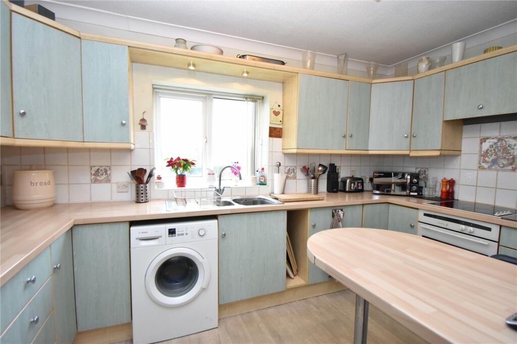 2 bedroom semidetached bungalow for sale in St. Nicholas Yard, Fyfield