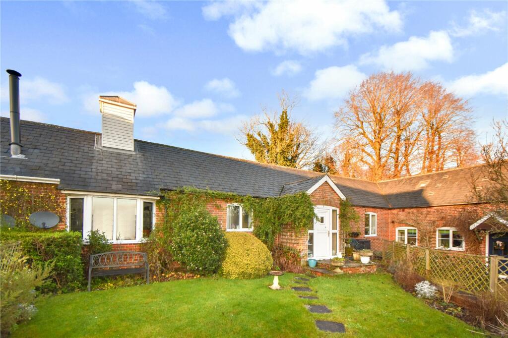 2 bedroom terraced bungalow for sale in St. Nicholas Yard, Fyfield