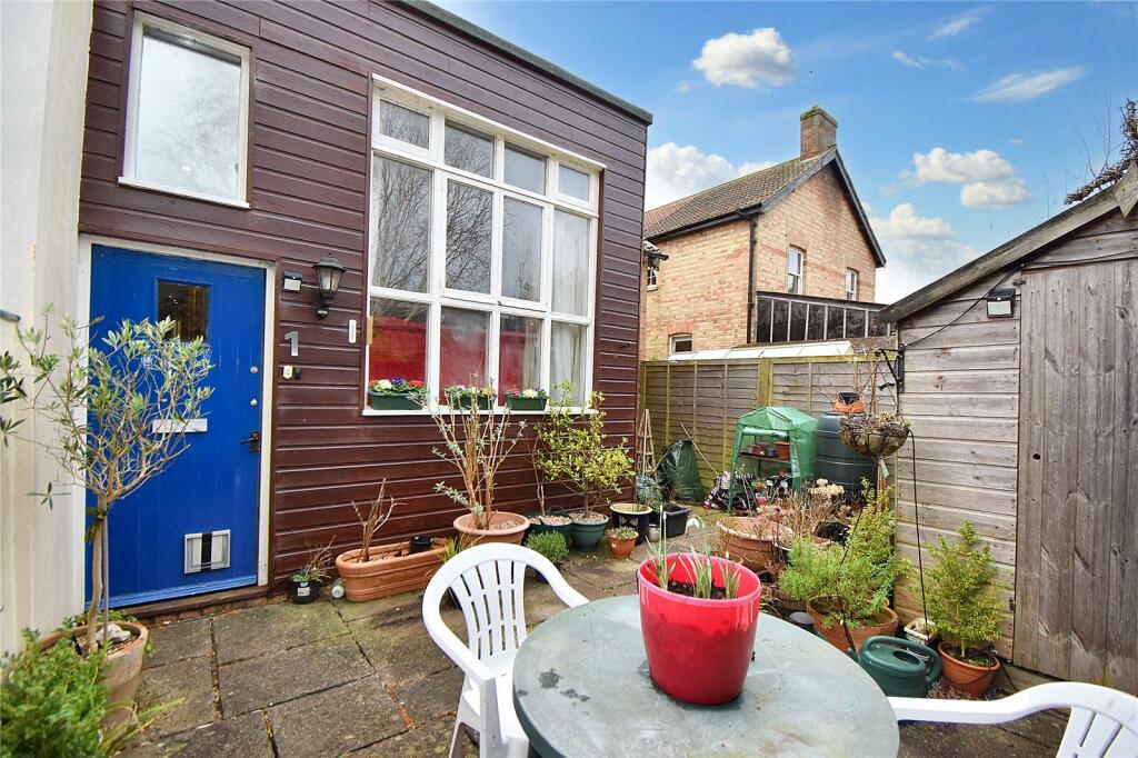 2 bedroom apartment for sale in High Street, Pewsey, Wiltshire, SN9