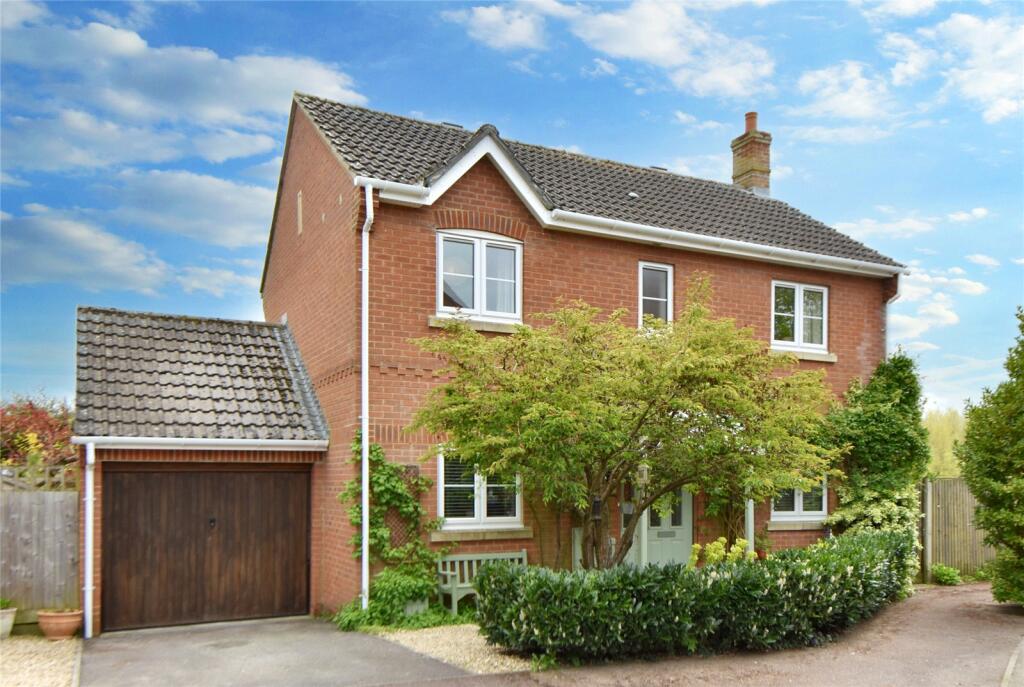 3 bedroom detached house for sale in White Horse Drive, Pewsey