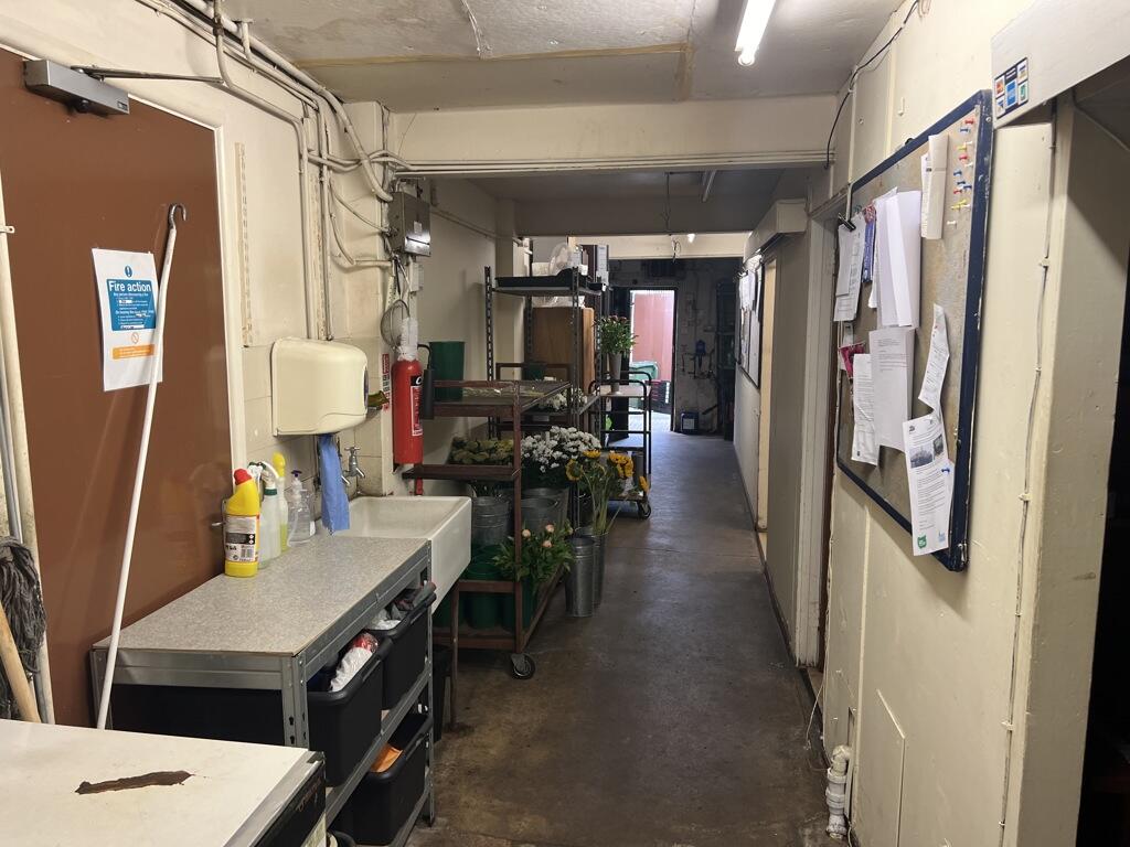 Additional property image - 116 High Street, Street, BA16 0EW
