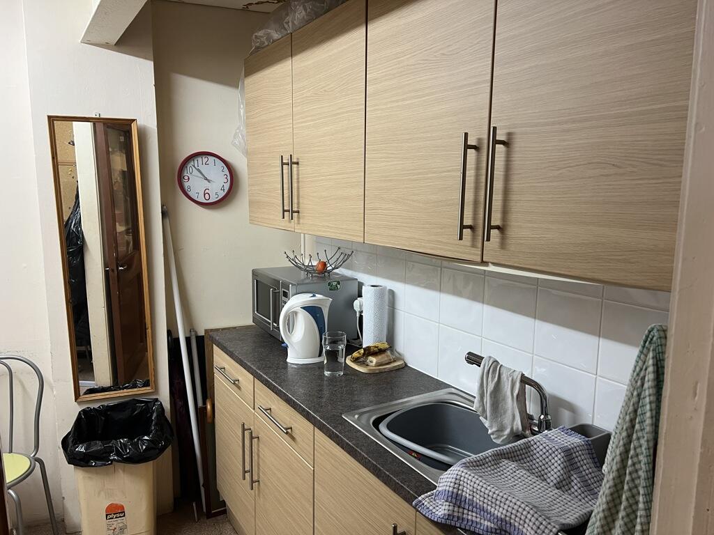 Additional property image - 116 High Street, Street, BA16 0EW