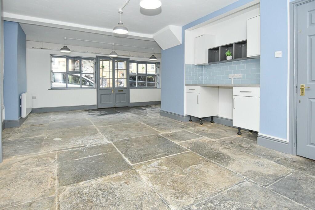 Additional property image - 2  King Alfred Mews, Church Street, Wedmore, BS28 4AB