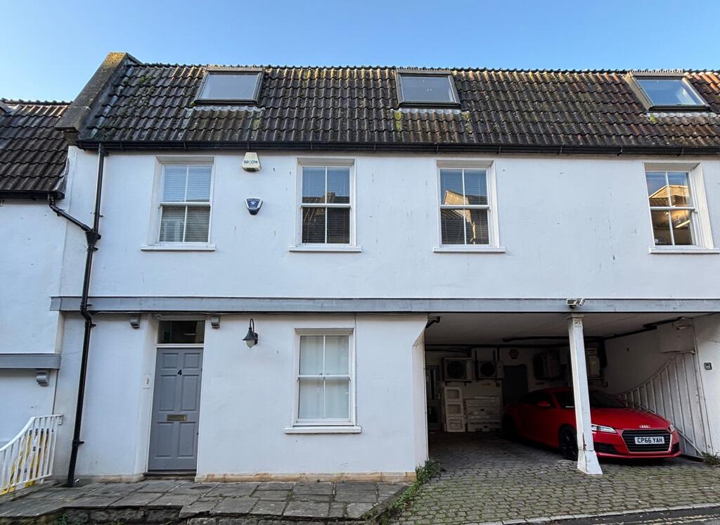 Main image of property: 4 Palace Yard Mews, Bath, Bath And North East Somerset, BA1 2NH