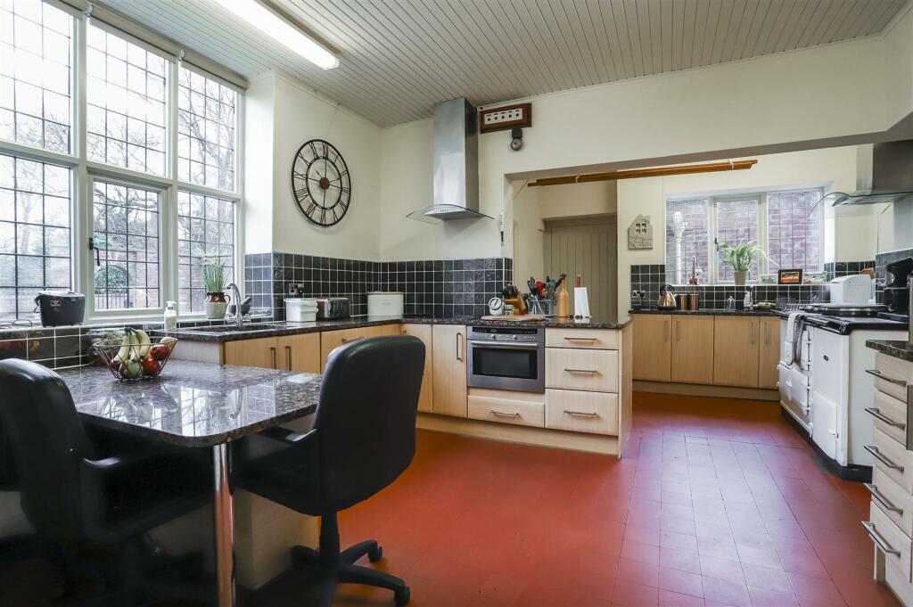 4 bedroom house for sale in Manchester Road, Heywood, OL10