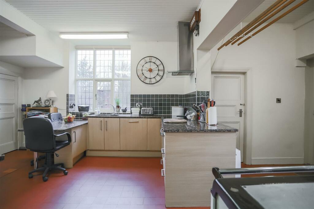 4 bedroom house for sale in Manchester Road, Heywood, OL10