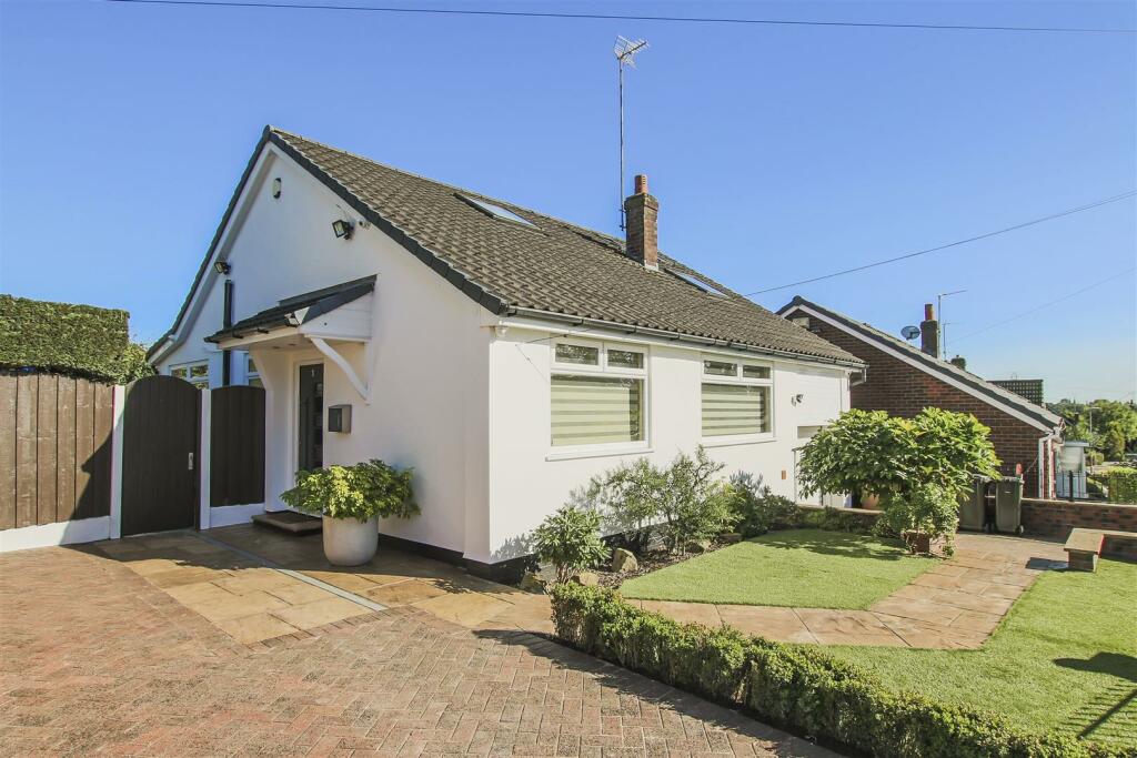 5 bedroom detached bungalow for sale in Links View, Rochdale, OL11