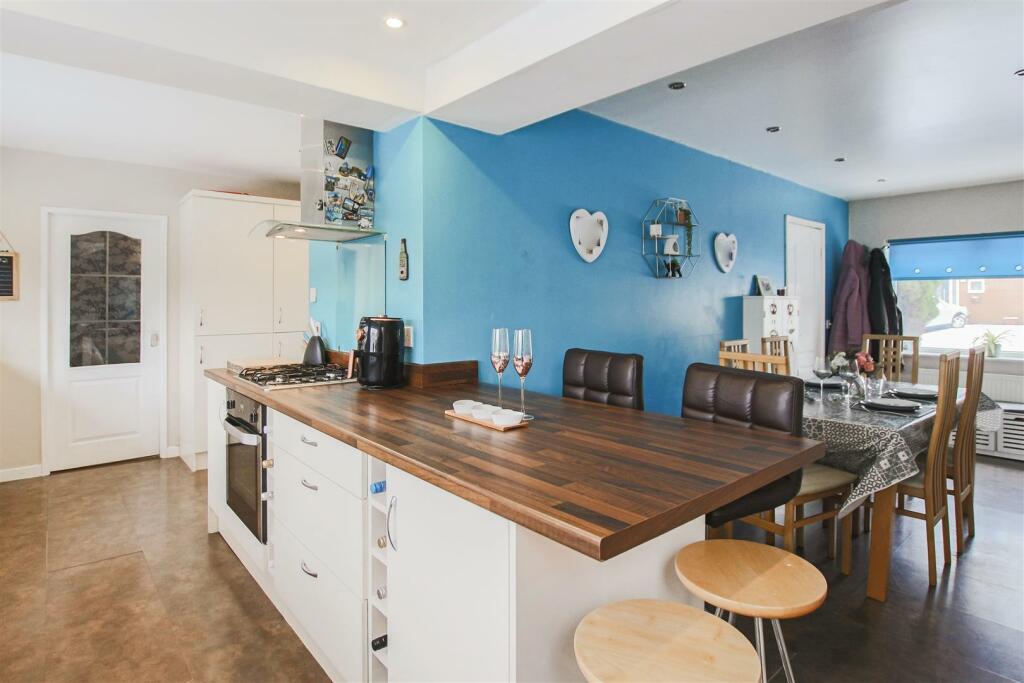 4 bedroom detached house for sale in Winchester Avenue, Hopwood, Heywood, OL10