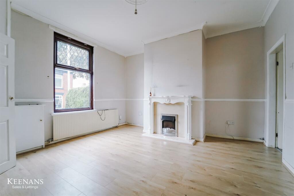 3 bedroom terraced house for sale in Starkey Street, Heywood, OL10