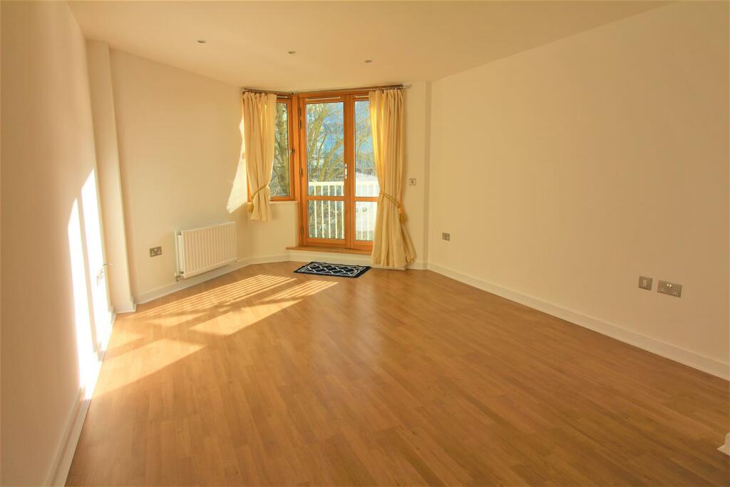 2 bedroom apartment for rent in The Crescent, Hanover Quay, Bristol, BS1