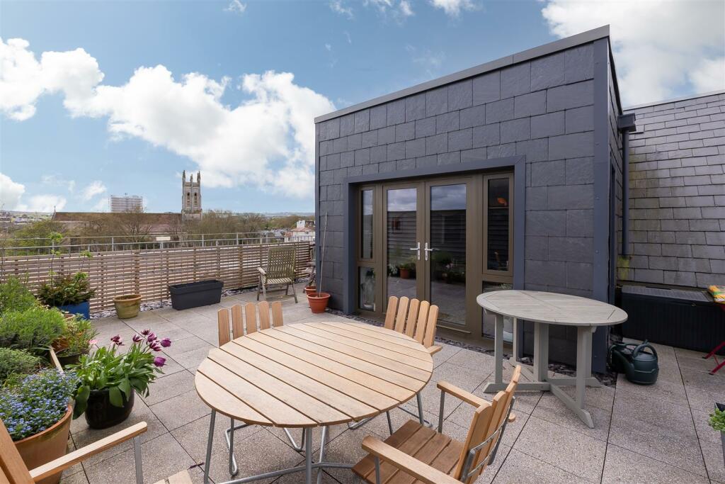 3 bedroom apartment for sale in Hope Quay, Wapping Wharf, Bristol, BS1