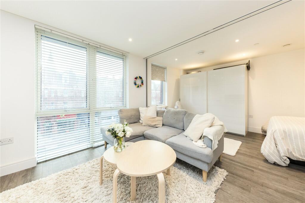 1 bedroom apartment for sale in Gaumont Place, London, SW2