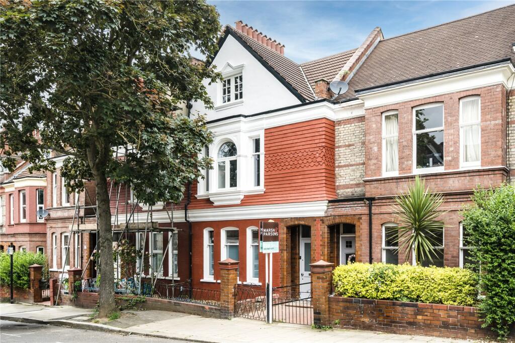 4 bedroom terraced house for sale in Cricklade Avenue, Streatham Hill, SW2