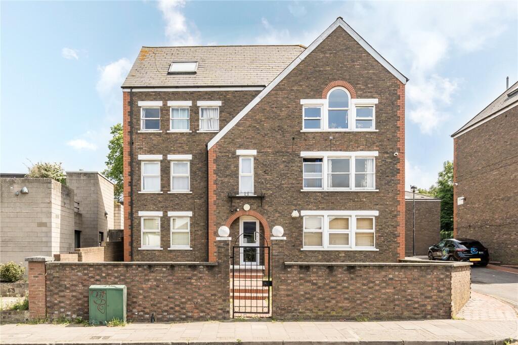 Main image of property: Leigham Court Road, London, SW16