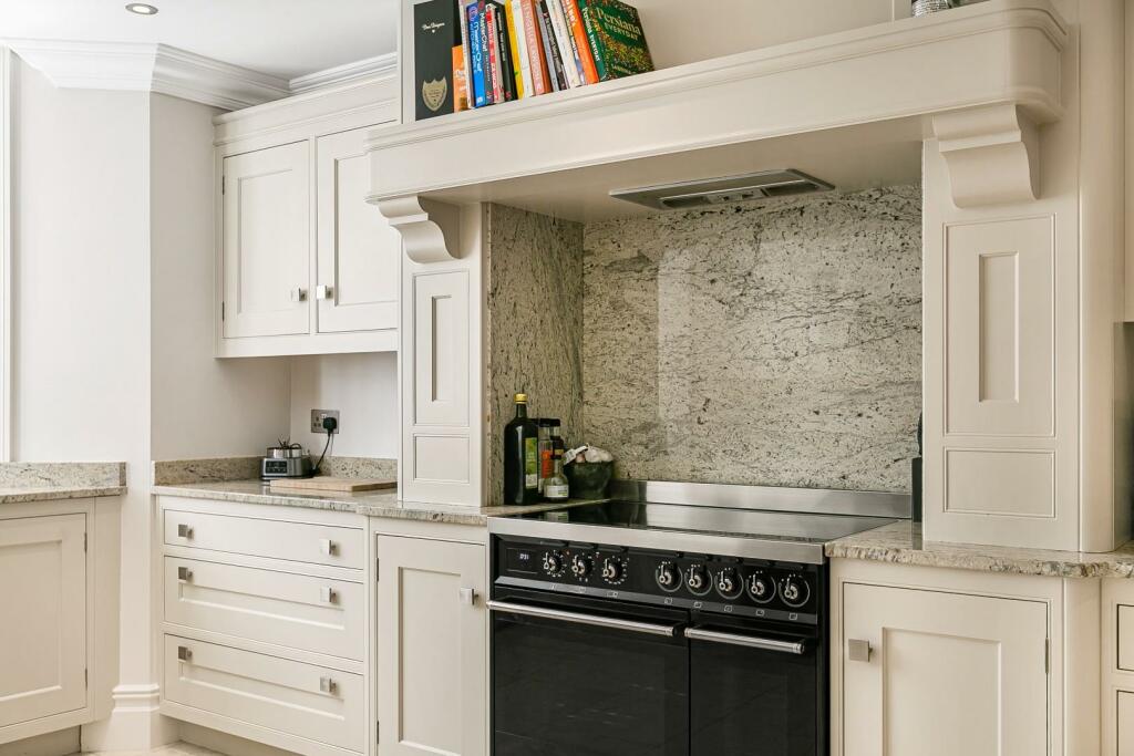 Additional property image - Clifton Terrace, Brighton