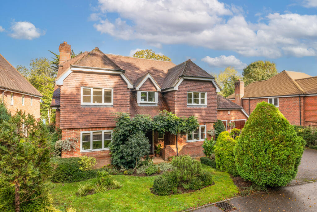 5 bedroom detached house for sale in High Street, Maresfield, East