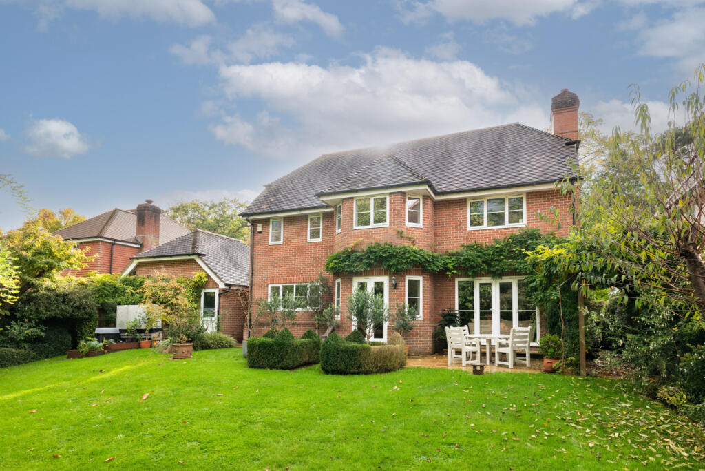 5 bedroom detached house for sale in High Street, Maresfield, East