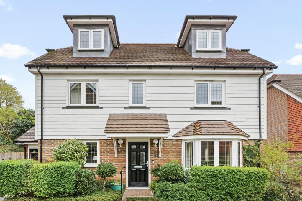 5 bedroom detached house for sale in Park Farm Close, Maresfield, TN22