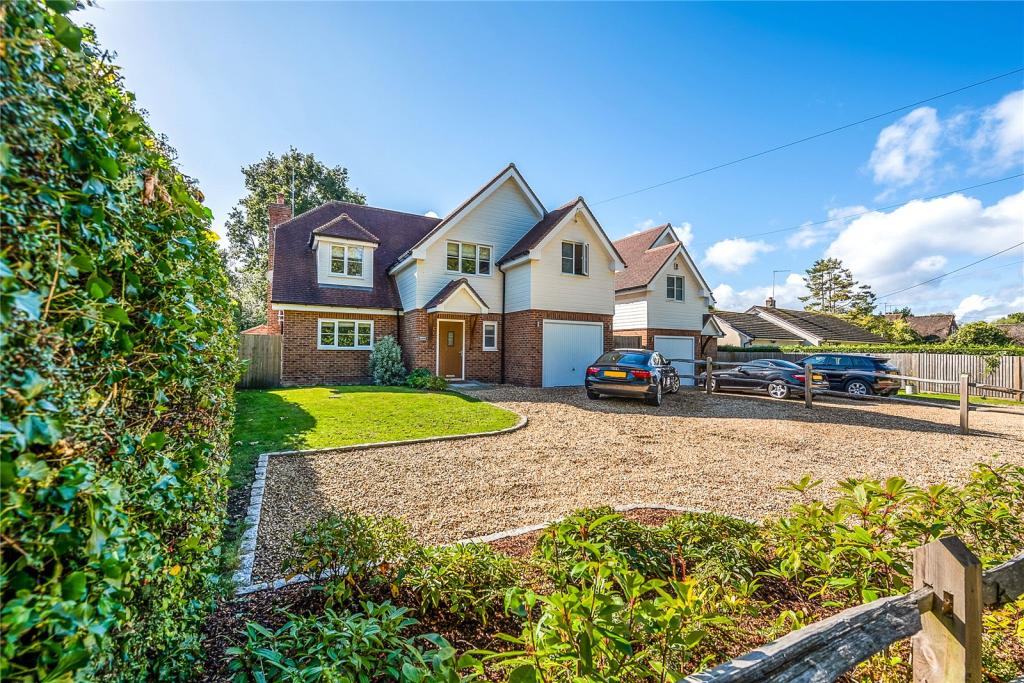 4 bedroom detached house for sale in Sandy Lane, Crawley Down, Sussex, RH10